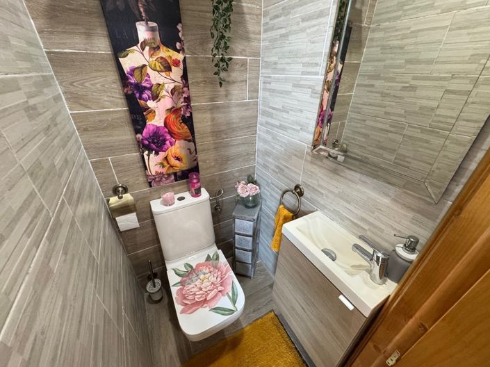 Image No.15-3 Bed Property for sale