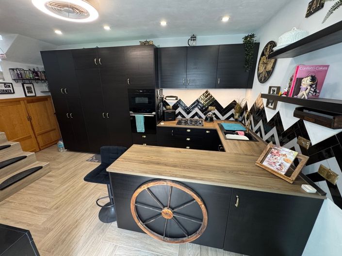 Image No.16-3 Bed Property for sale