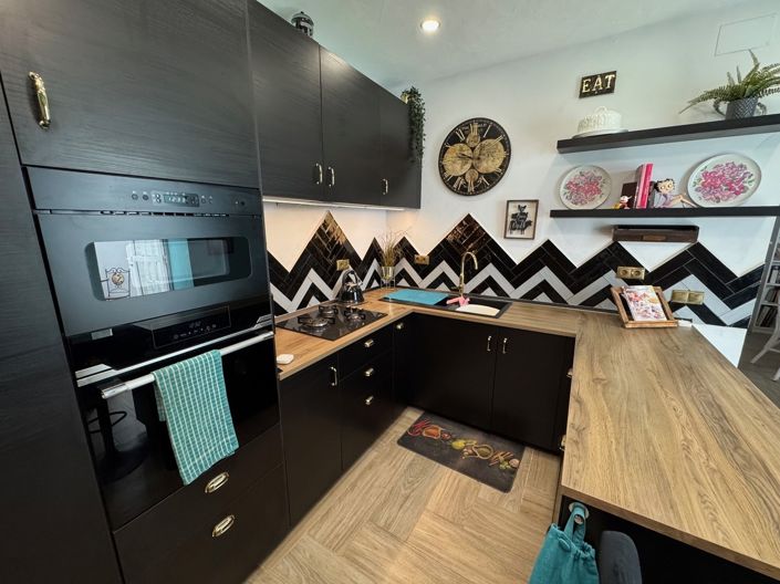 Image No.18-3 Bed Property for sale