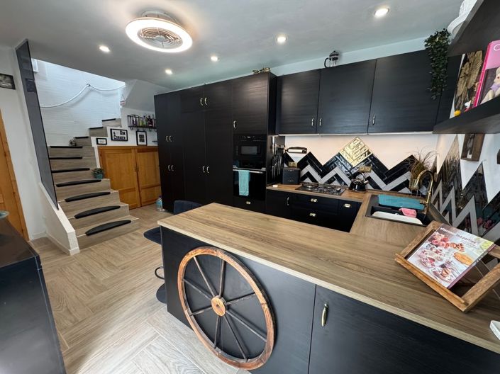 Image No.21-3 Bed Property for sale