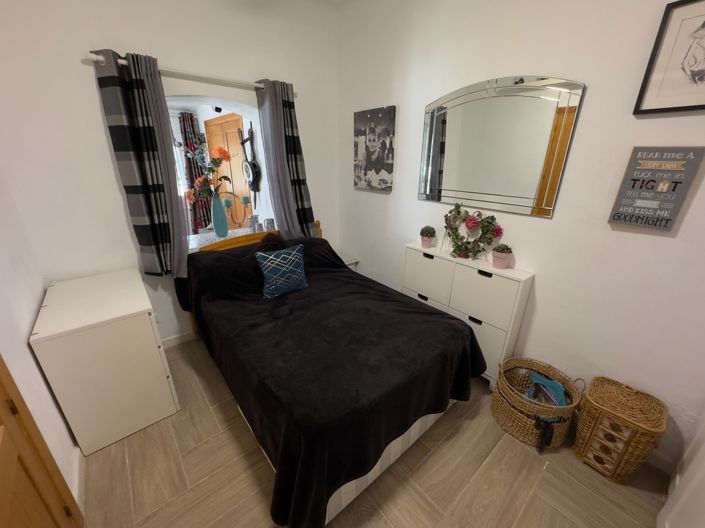 Image No.25-3 Bed Property for sale