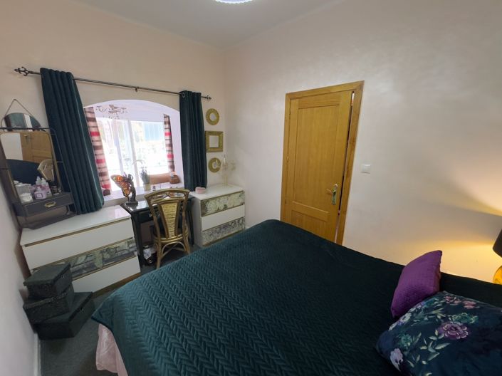 Image No.28-3 Bed Property for sale