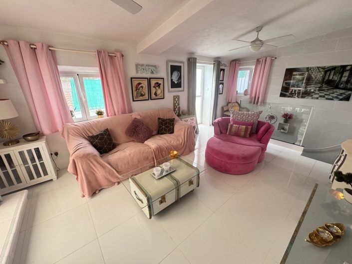 Image No.10-3 Bed Property for sale