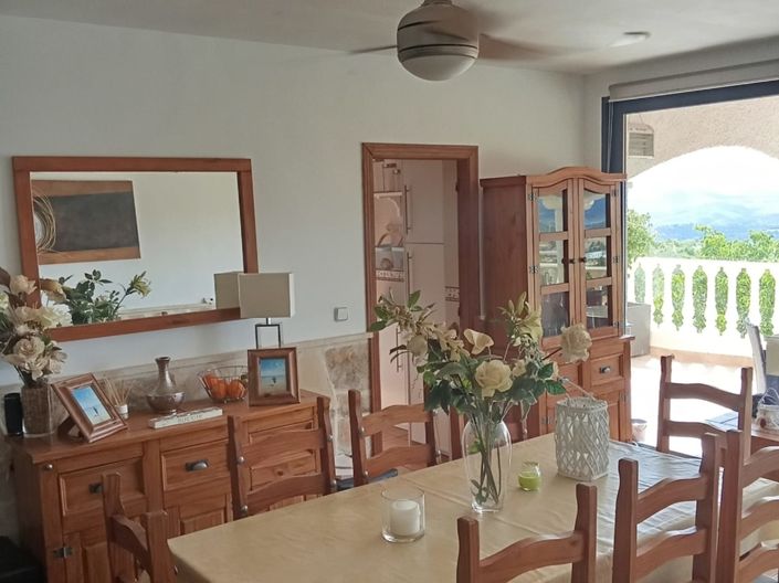 Image No.10-6 Bed Property for sale