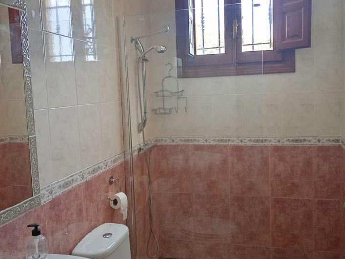 Image No.15-6 Bed Property for sale