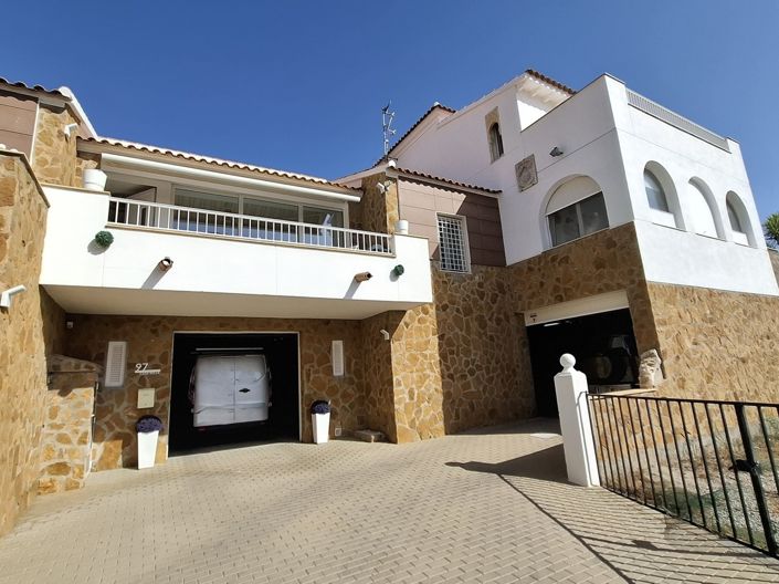 Image No.1-4 Bed Villa for sale