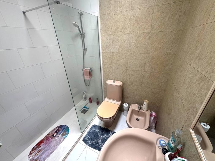 Image No.14-2 Bed Property for sale