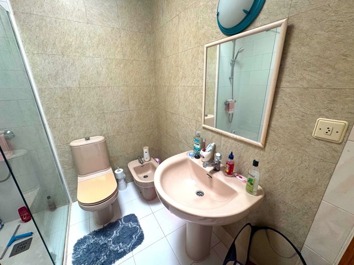 Image No.15-2 Bed Property for sale