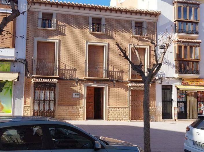 Image No.1-5 Bed Property for sale