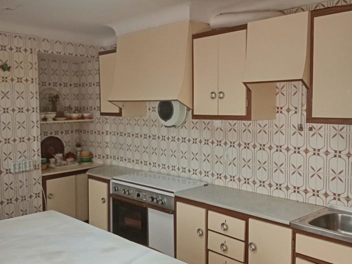 Image No.5-5 Bed Property for sale