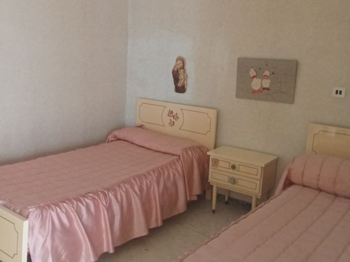 Image No.9-5 Bed Property for sale