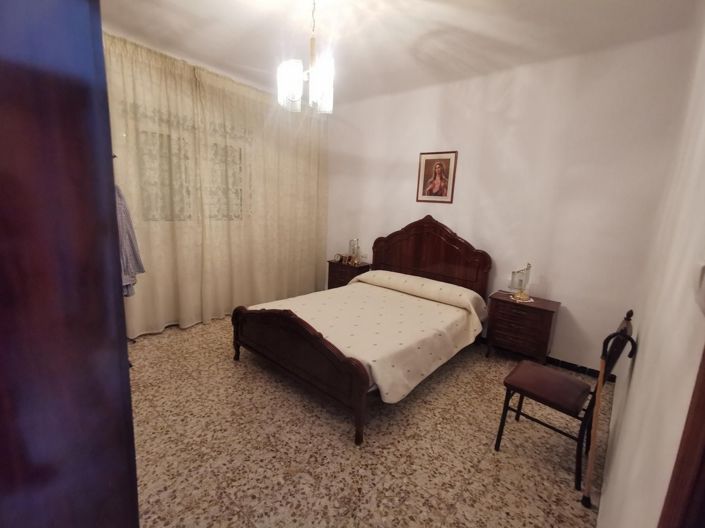 Image No.10-3 Bed Property for sale