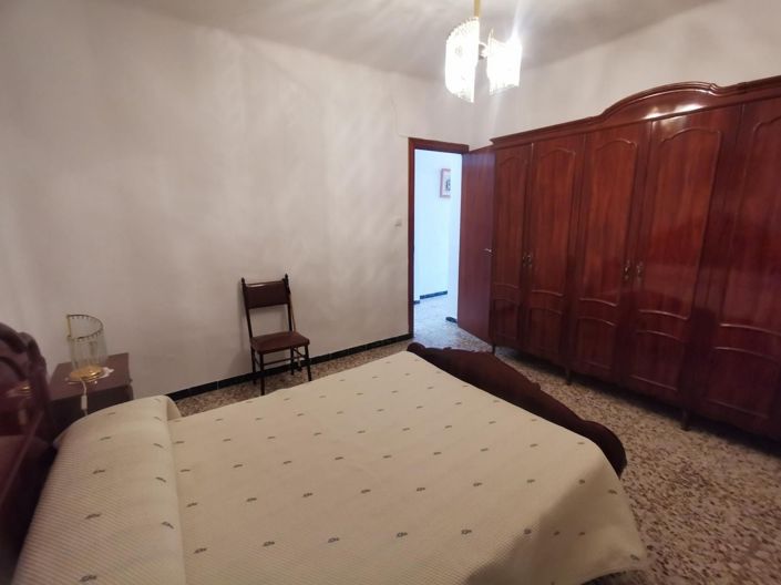 Image No.11-3 Bed Property for sale