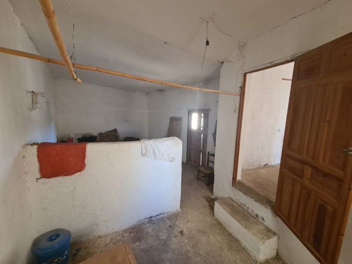 Image No.12-3 Bed Property for sale