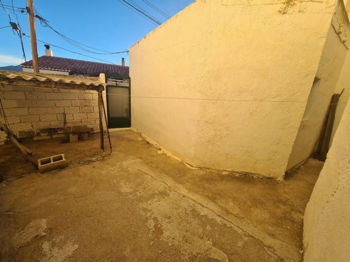 Image No.17-3 Bed Property for sale