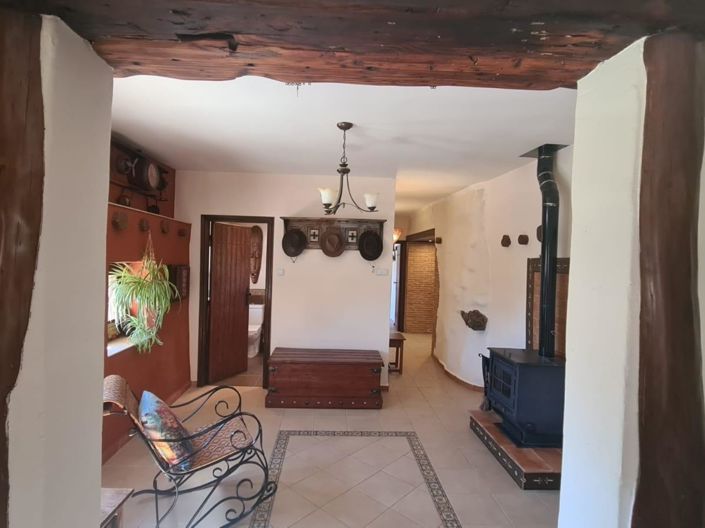 Image No.10-7 Bed Property for sale