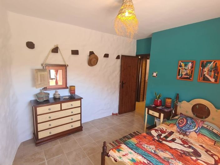 Image No.16-7 Bed Property for sale