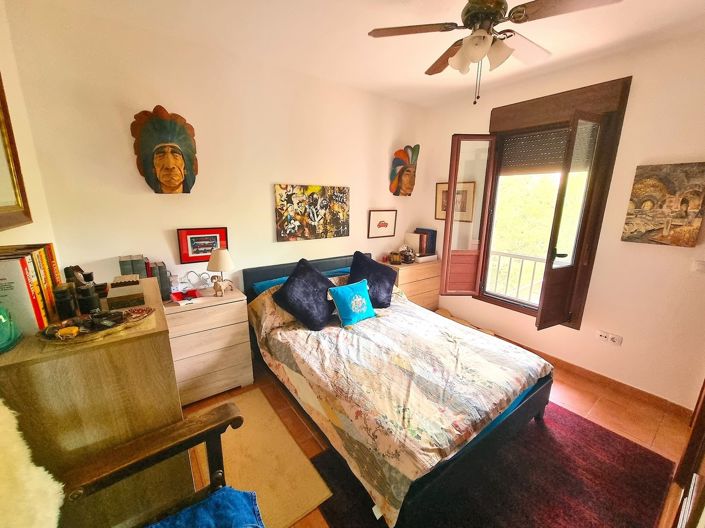 Image No.15-2 Bed Property for sale