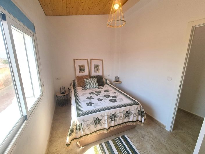 Image No.12-2 Bed Property for sale