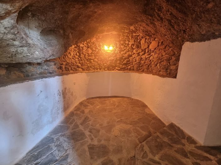 Image No.13-2 Bed Property for sale