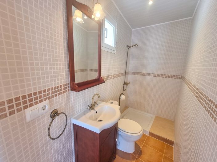 Image No.17-2 Bed Property for sale