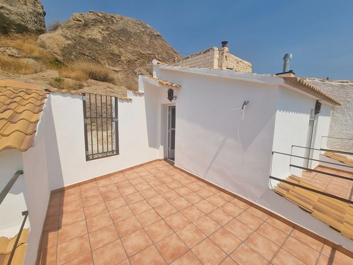 Image No.20-2 Bed Property for sale