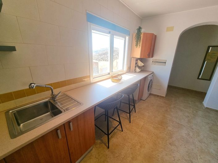 Image No.10-2 Bed Property for sale