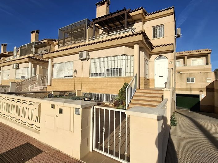 Image No.1-4 Bed Villa for sale