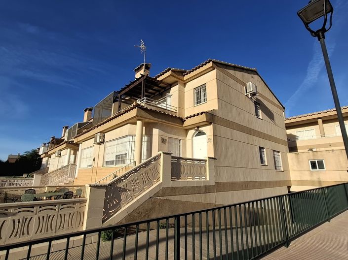 Image No.2-4 Bed Villa for sale