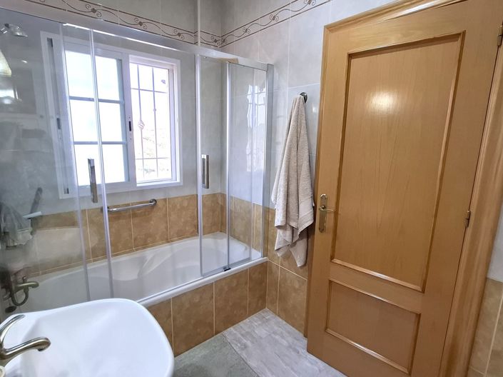 Image No.24-4 Bed Villa for sale