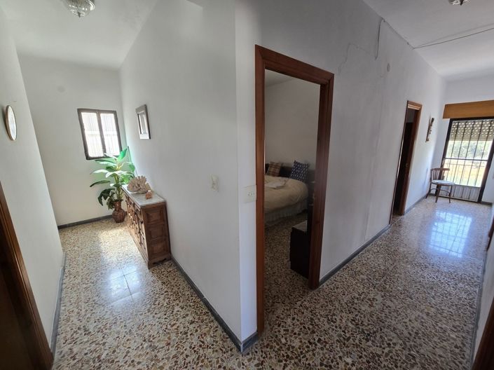 Image No.10-5 Bed Property for sale