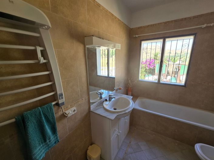 Image No.12-5 Bed Property for sale