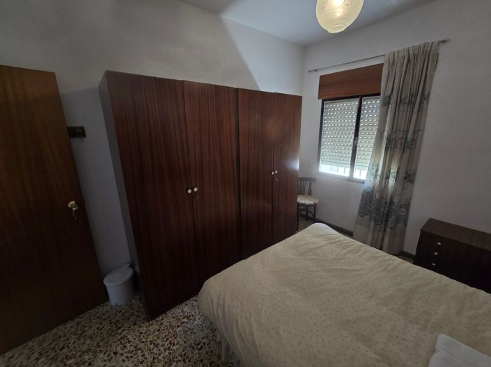 Image No.15-5 Bed Property for sale