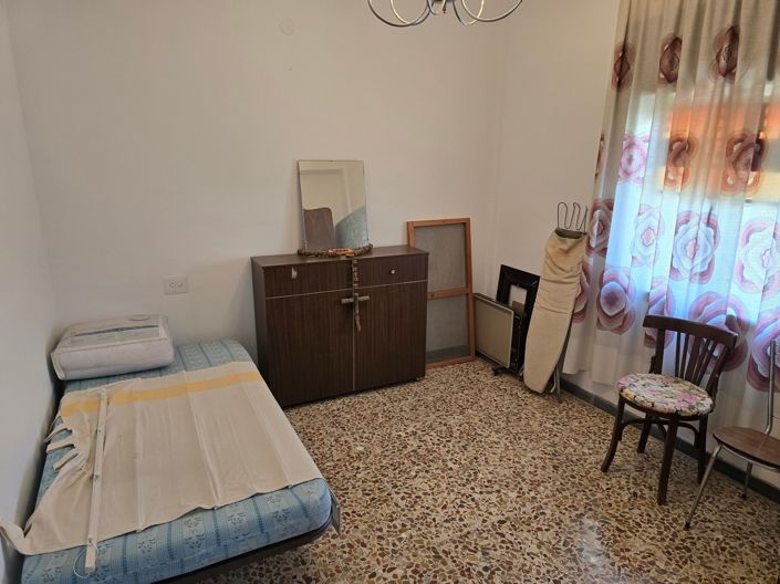 Image No.17-5 Bed Property for sale