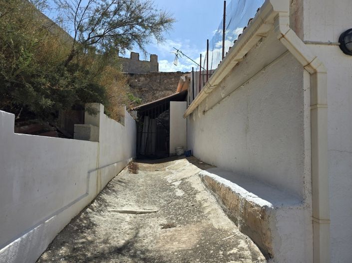 Image No.27-5 Bed Property for sale