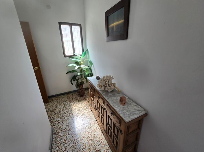 Image No.9-5 Bed Property for sale