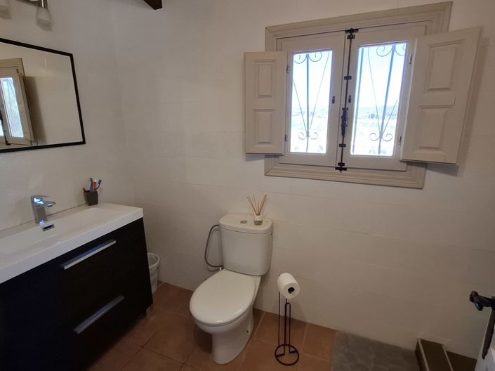 Image No.12-6 Bed Villa for sale