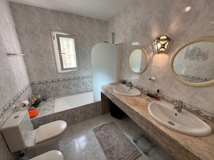 Image No.17-4 Bed Villa for sale