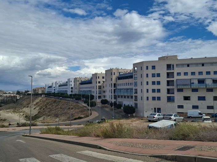 Image No.3-2 Bed Property for sale