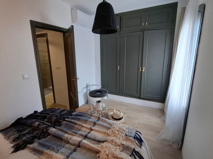 Image No.17-2 Bed Property for sale