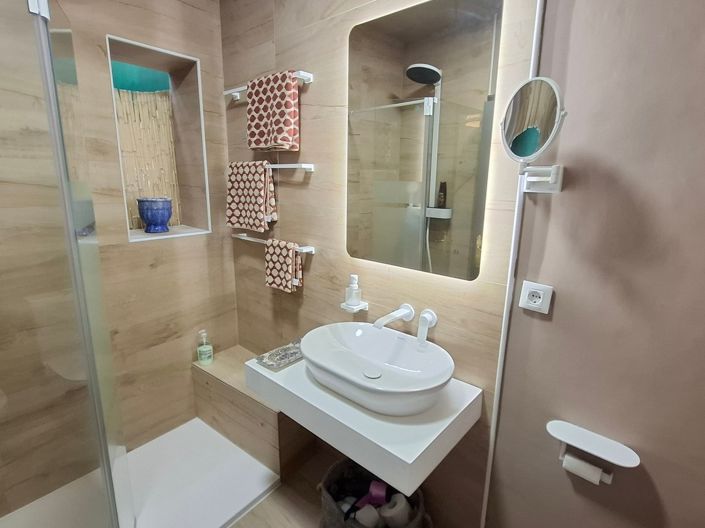 Image No.21-2 Bed Property for sale