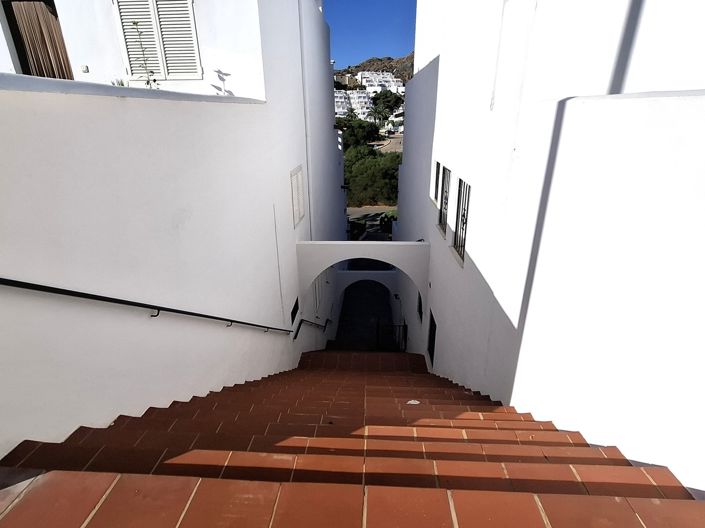 Image No.27-3 Bed Property for sale