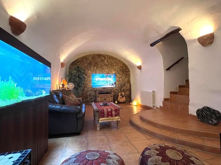 Image No.18-5 Bed House for sale