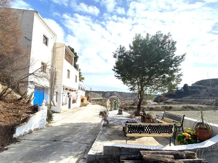 Image No.6-5 Bed House for sale