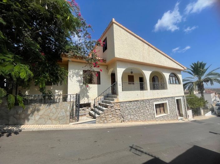 Image No.3-7 Bed Villa for sale