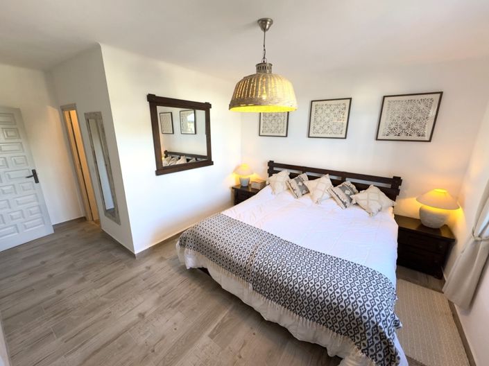 Image No.15-3 Bed Apartment for sale