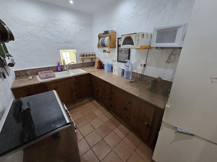 Image No.19-3 Bed Property for sale