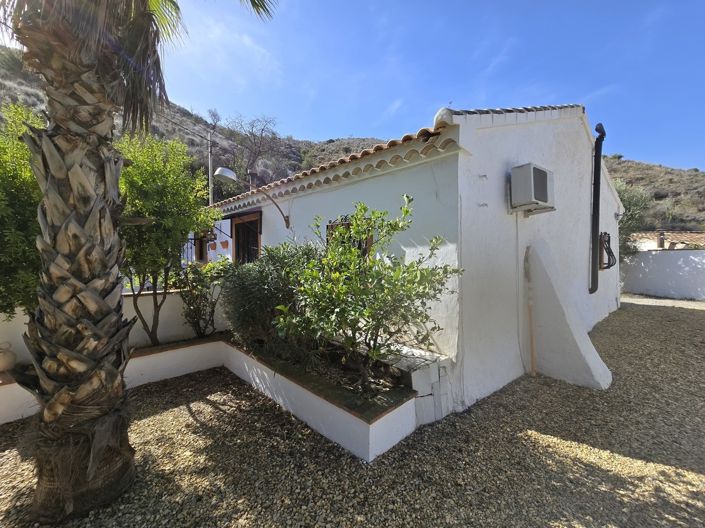 Image No.3-3 Bed Property for sale