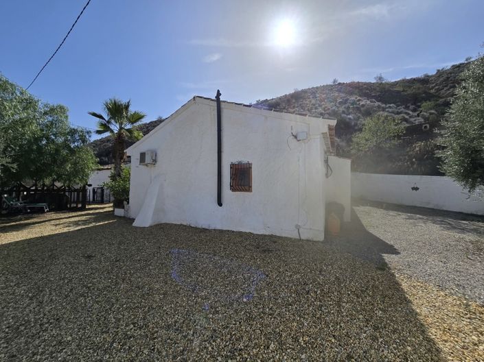 Image No.27-3 Bed Property for sale