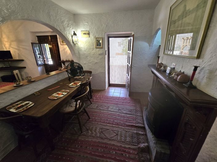 Image No.10-3 Bed Property for sale